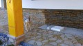 Stons Lacque K in Aktion – Wet-Look entsteht auf einer Treppe aus Bruchstein